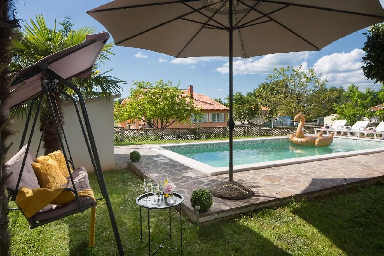 Villa Amaryllis لابين